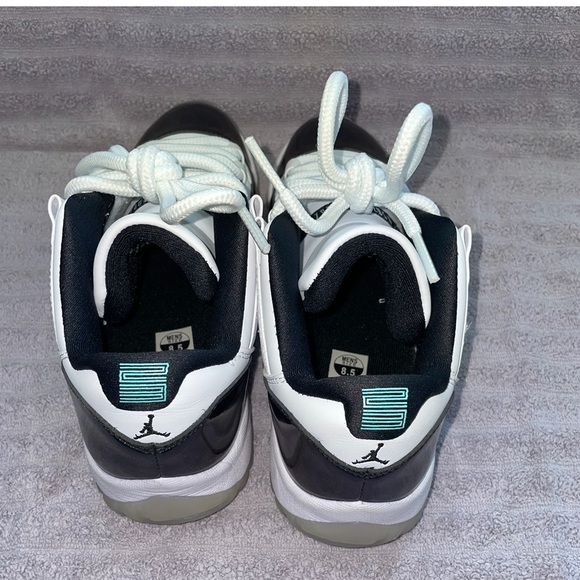 Air Jordan 11 low “Easter” white/emerald sz 8.5 - Picture 2 of 7